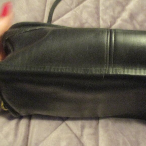 vintage coach leather black bag  long shoulder strap and it was hardly used - Picture 3 of 5